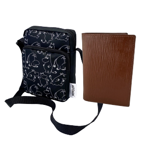 muumi olkalaukku ja ruskea lompakko